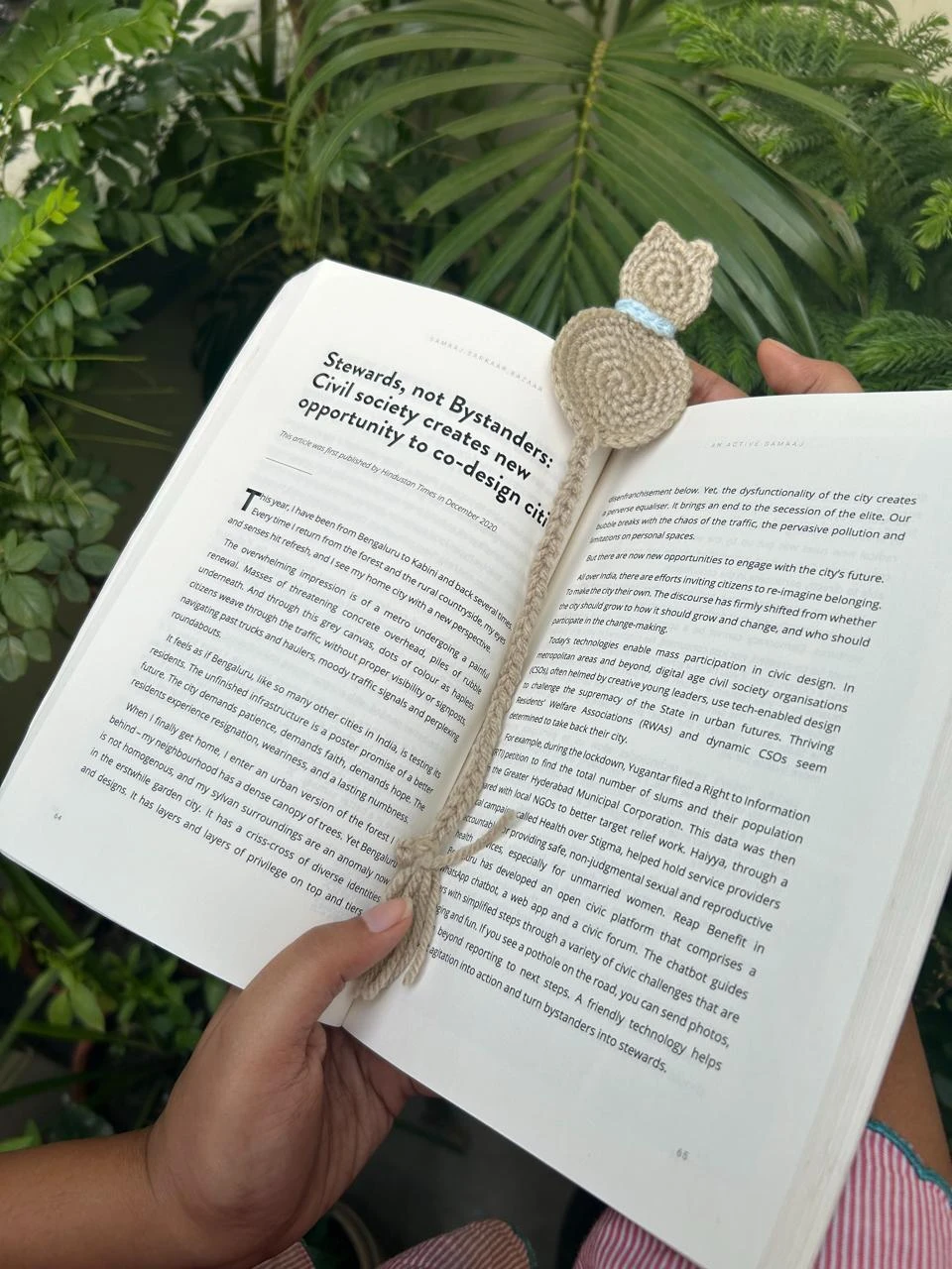 Crochet brown cat bookmark